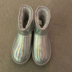 UGG CLASSIC MINI IRIDESCENT NEVER WORN SZ 8